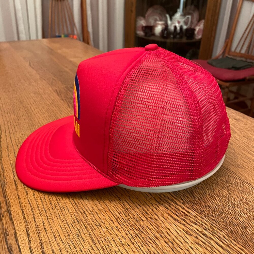 Men's Vintage Hawaii Rainbow Red Snapback Mesh Back Trucker Hat Cap - Picture 6 of 11